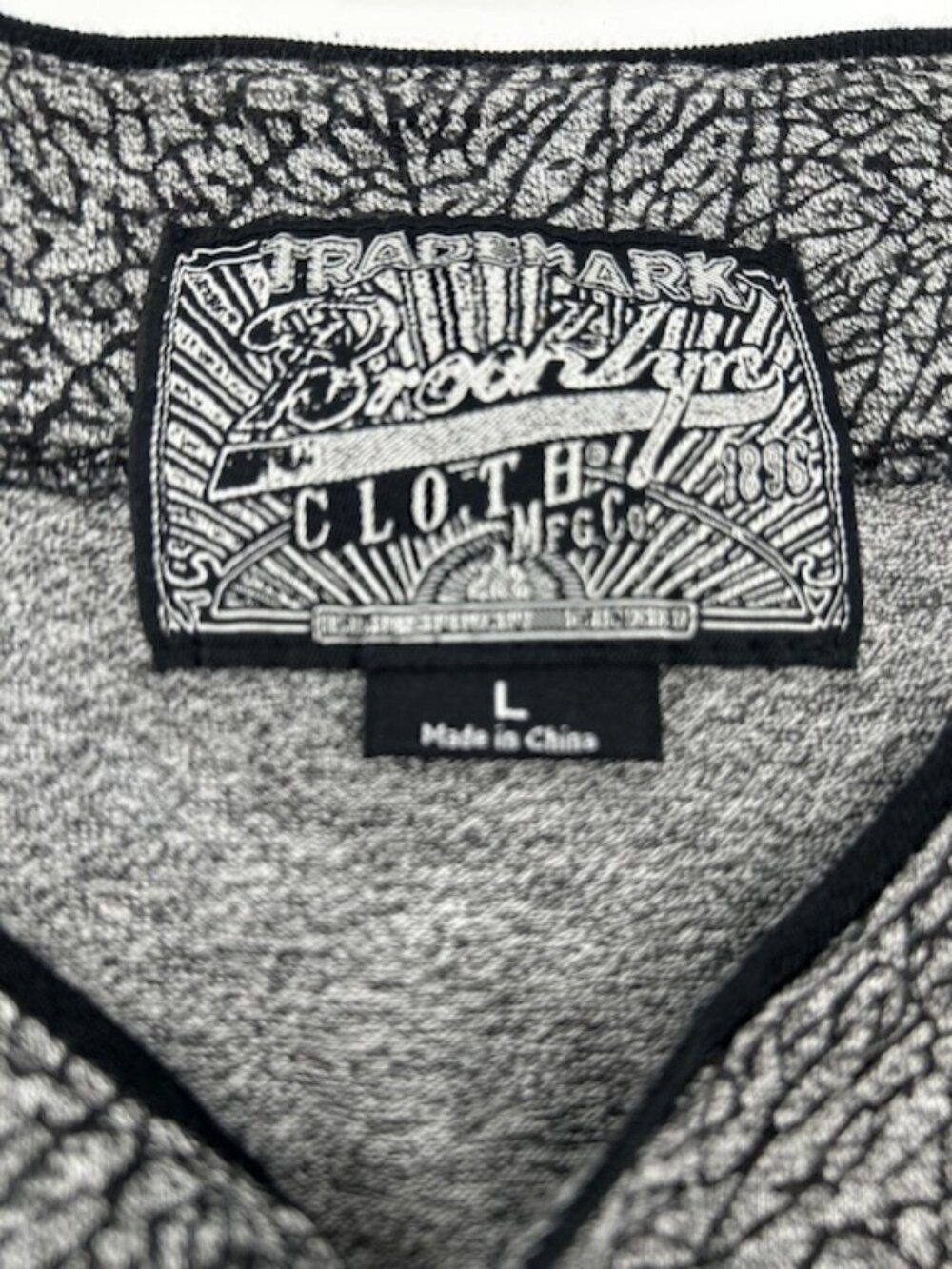 Brooklyn Cloth Men's Gray Baseball Shirt Size Large V-Neck Crackle Gray Black - Picture 3 of 7
